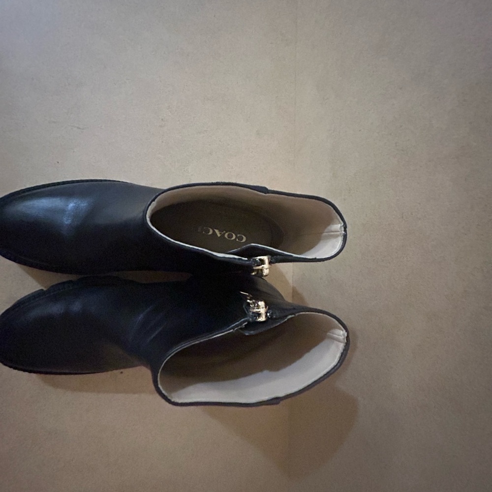 Beautiful solo black leather shoes from coach and gold zipper and in great shape - Picture 4 of 4